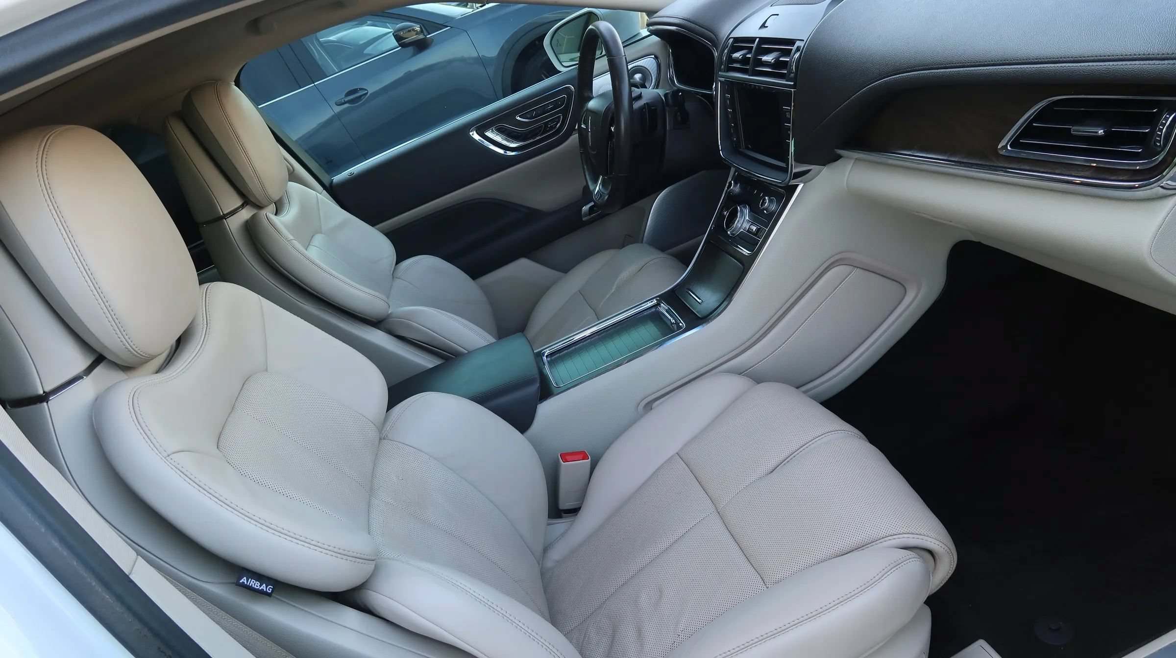 Used 2018 Lincoln Continental Reserve w/ Rear-seat Package FWD image 26