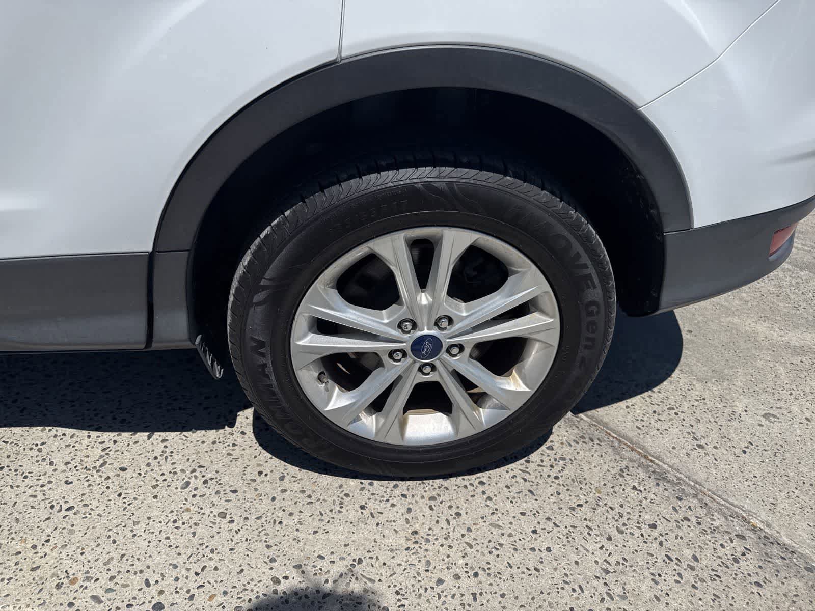 Used 2017 Ford Escape SE w/ Equipment Group 201A FWD image 10