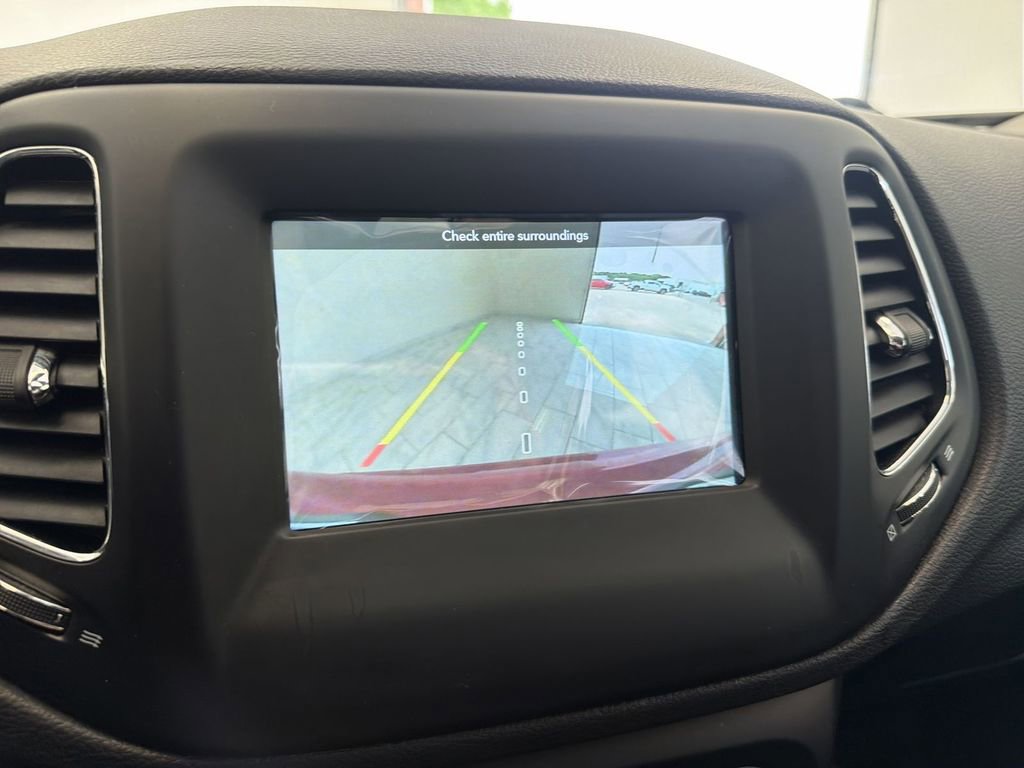 Used 2019 Jeep Compass Latitude w/ Cold Weather Group FWD image 15