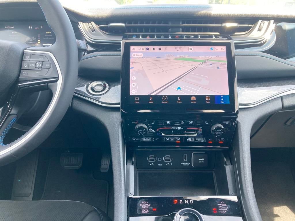 New 2024 Jeep Grand Cherokee Trailhawk w/ Luxury Tech Group III image 18