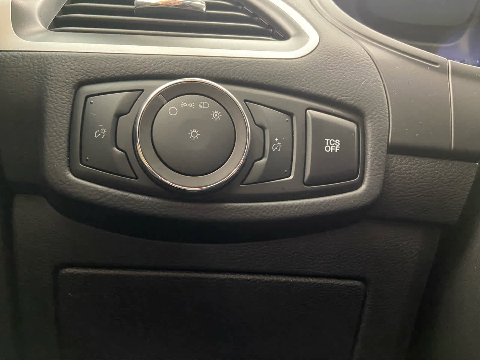 Used 2024 Ford Edge SE image 32