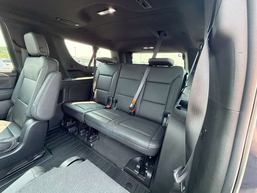 Used 2022 Chevrolet Suburban LT w/ Luxury Package AWD/4WD image 31