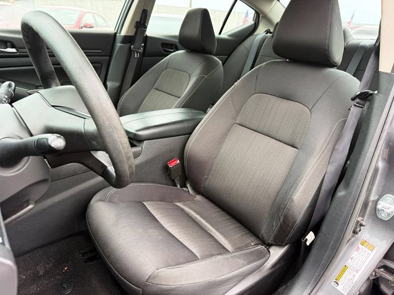 Used 2024 Nissan Altima 2.5 SV FWD image 12