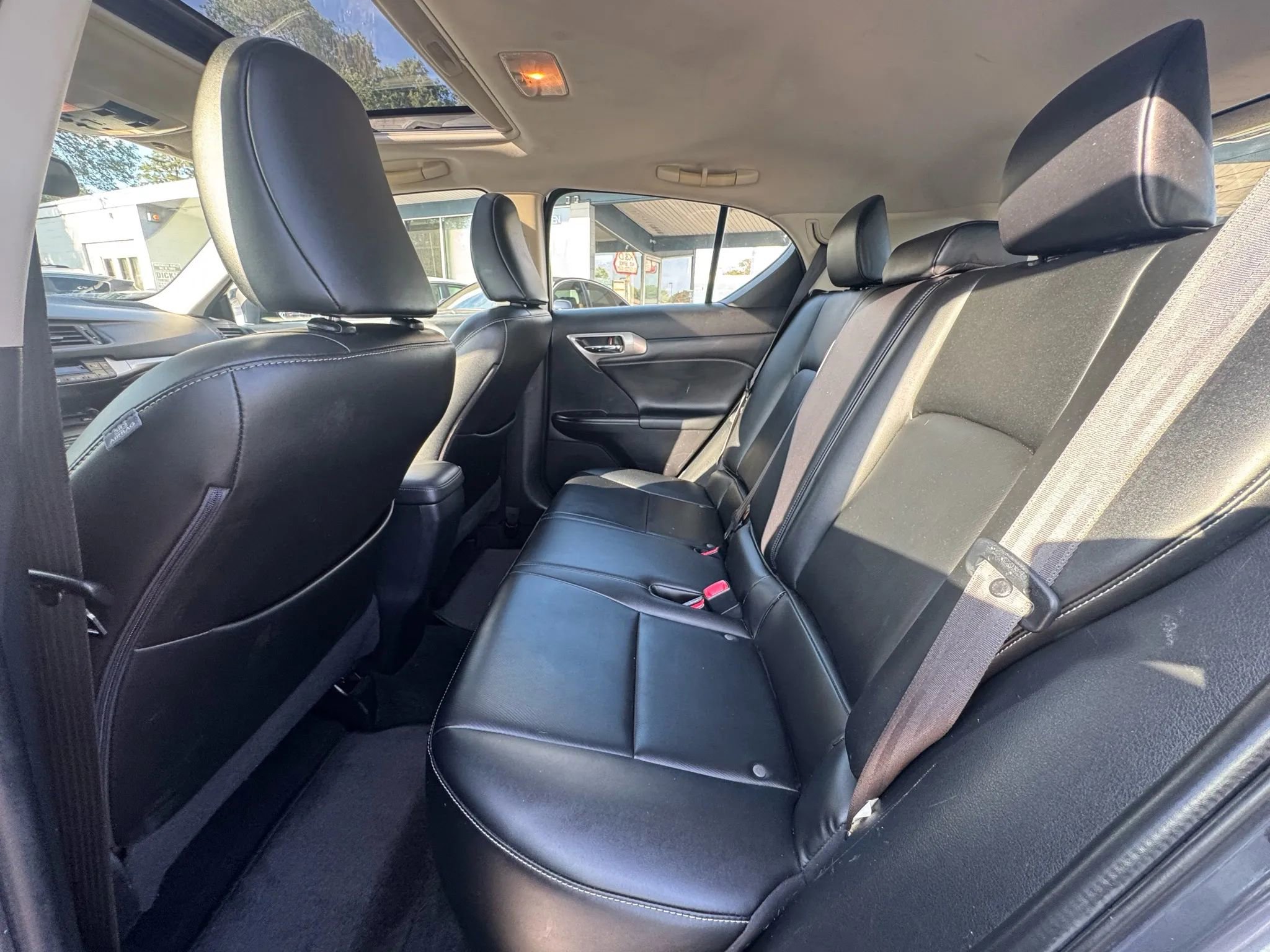 Used 2015 Lexus CT 200h Premium image 11