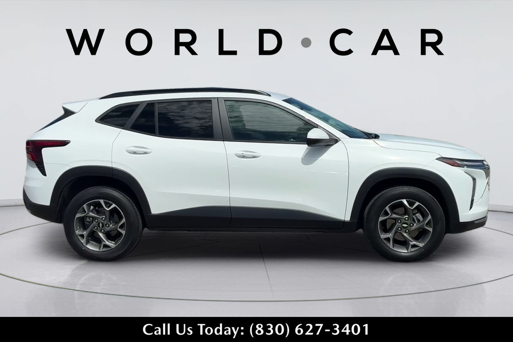 Used 2024 Chevrolet Trax LT w/ Driver Confidence Package FWD image 3