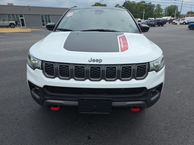 Used 2025 Jeep Compass Trailhawk AWD/4WD image 2