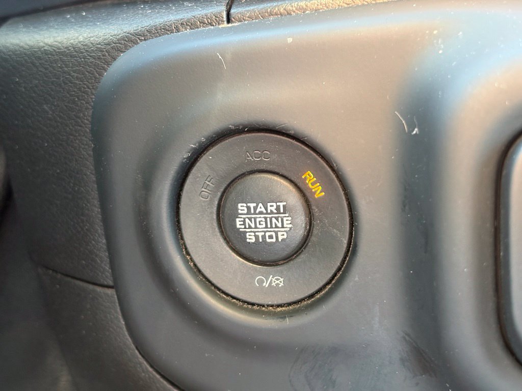 Used 2019 Jeep Wrangler Unlimited Sahara w/ Dual Top Group AWD/4WD image 16