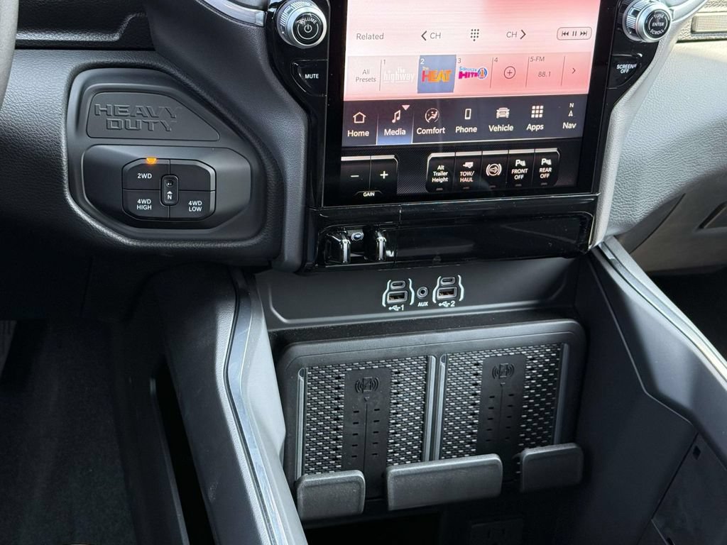 New 2026 RAM 2500 Laramie AWD/4WD image 9