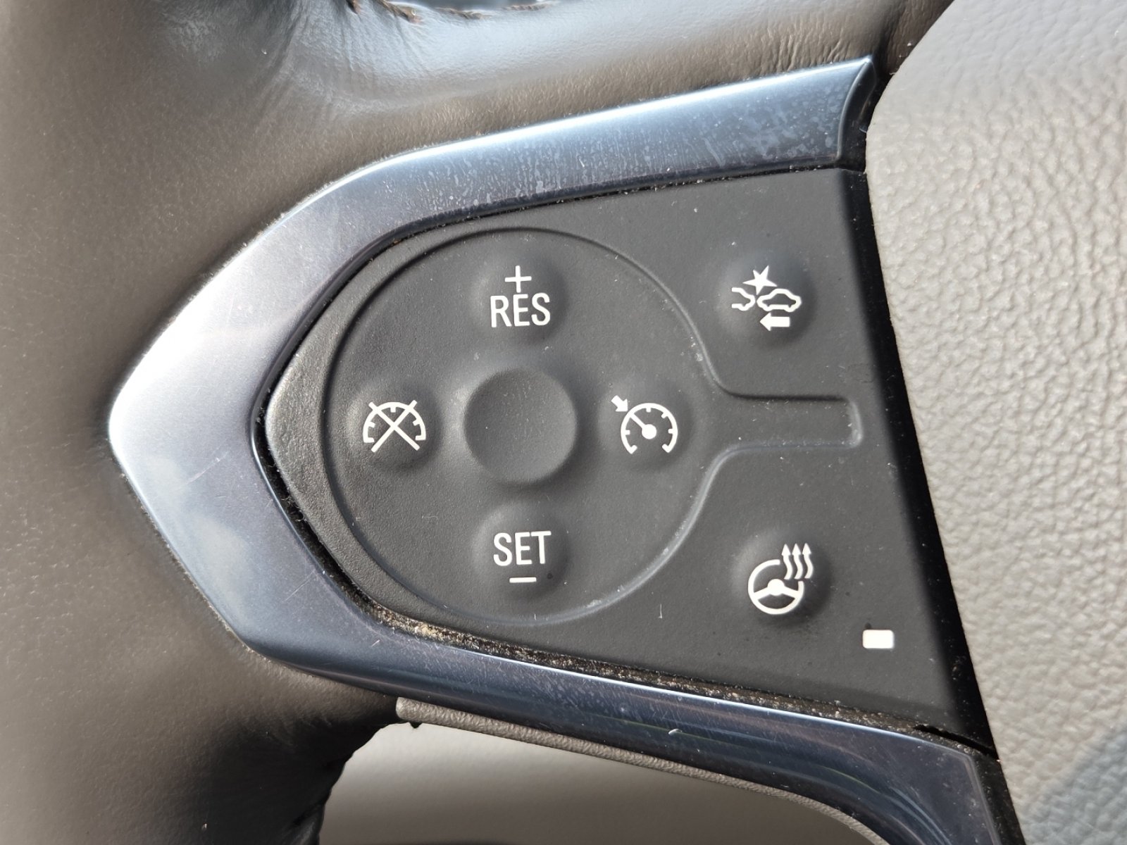 Used 2021 Chevrolet Traverse Premier AWD/4WD image 17