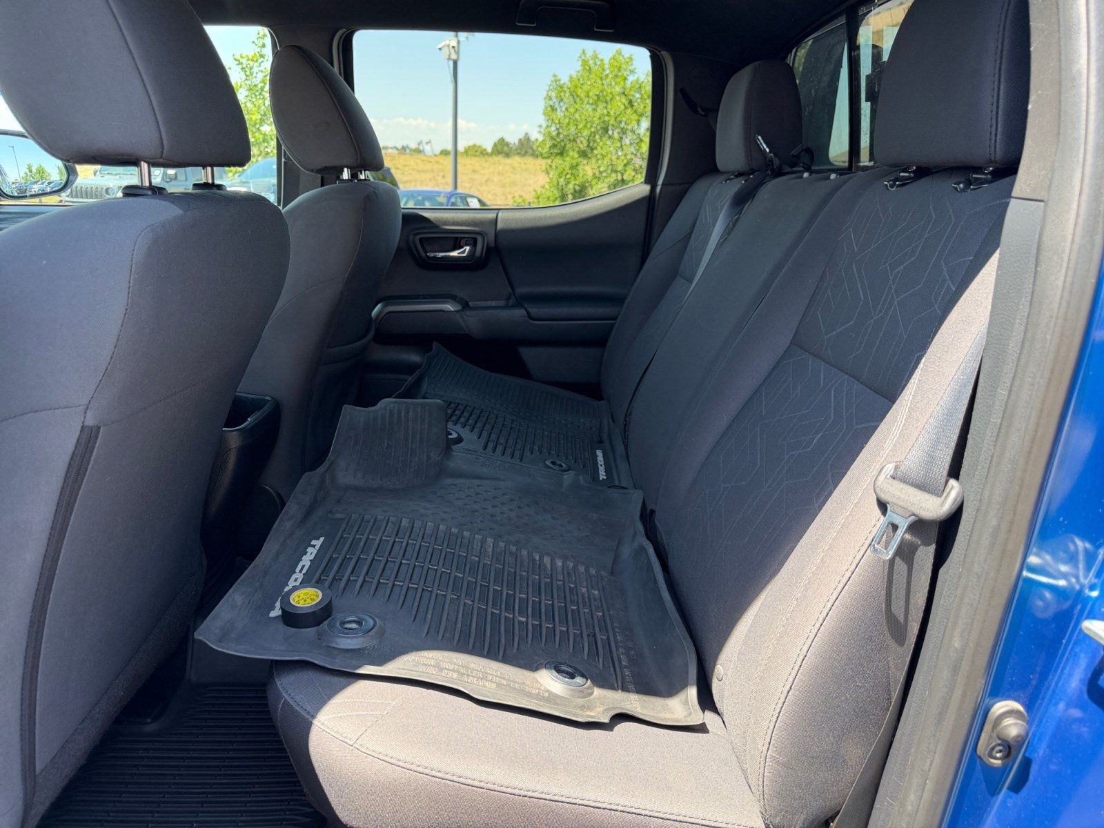 Used 2018 Toyota Tacoma TRD Off-Road w/ Technology Package AWD/4WD image 17