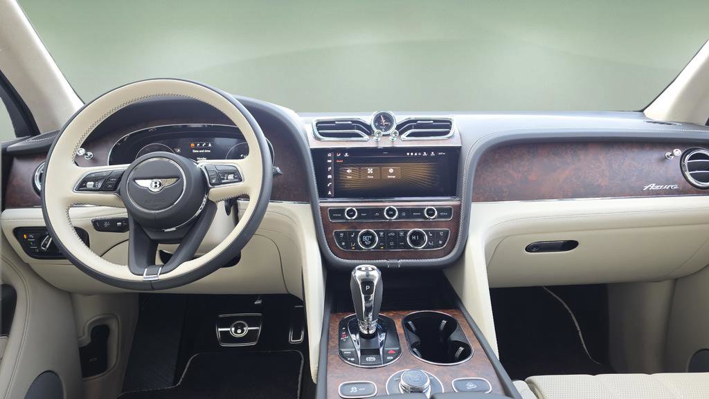 Used 2023 Bentley Bentayga image 4