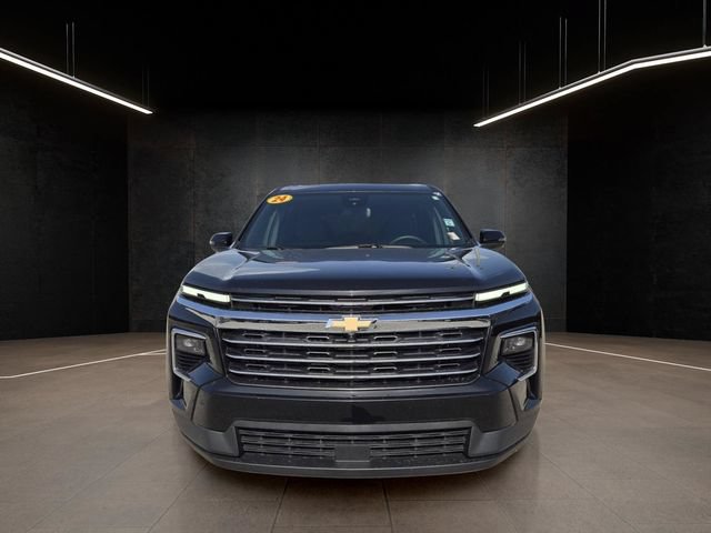 Used 2024 Chevrolet Traverse LT FWD image 2