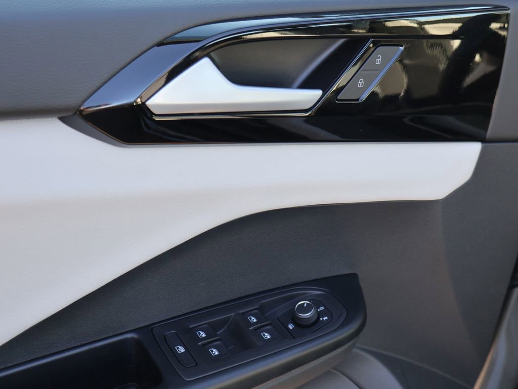 New 2026 Volkswagen Taos S image 24