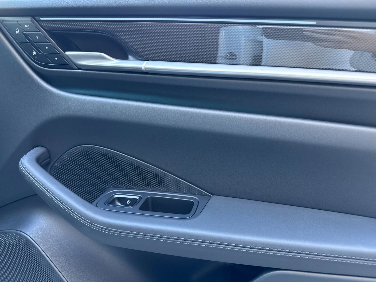 New 2026 Porsche Macan 4S Electric AWD/4WD image 20