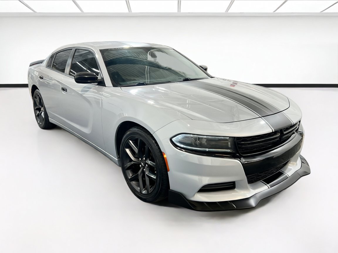 Used 2022 Dodge Charger SXT w/ Blacktop Package RWD image 3