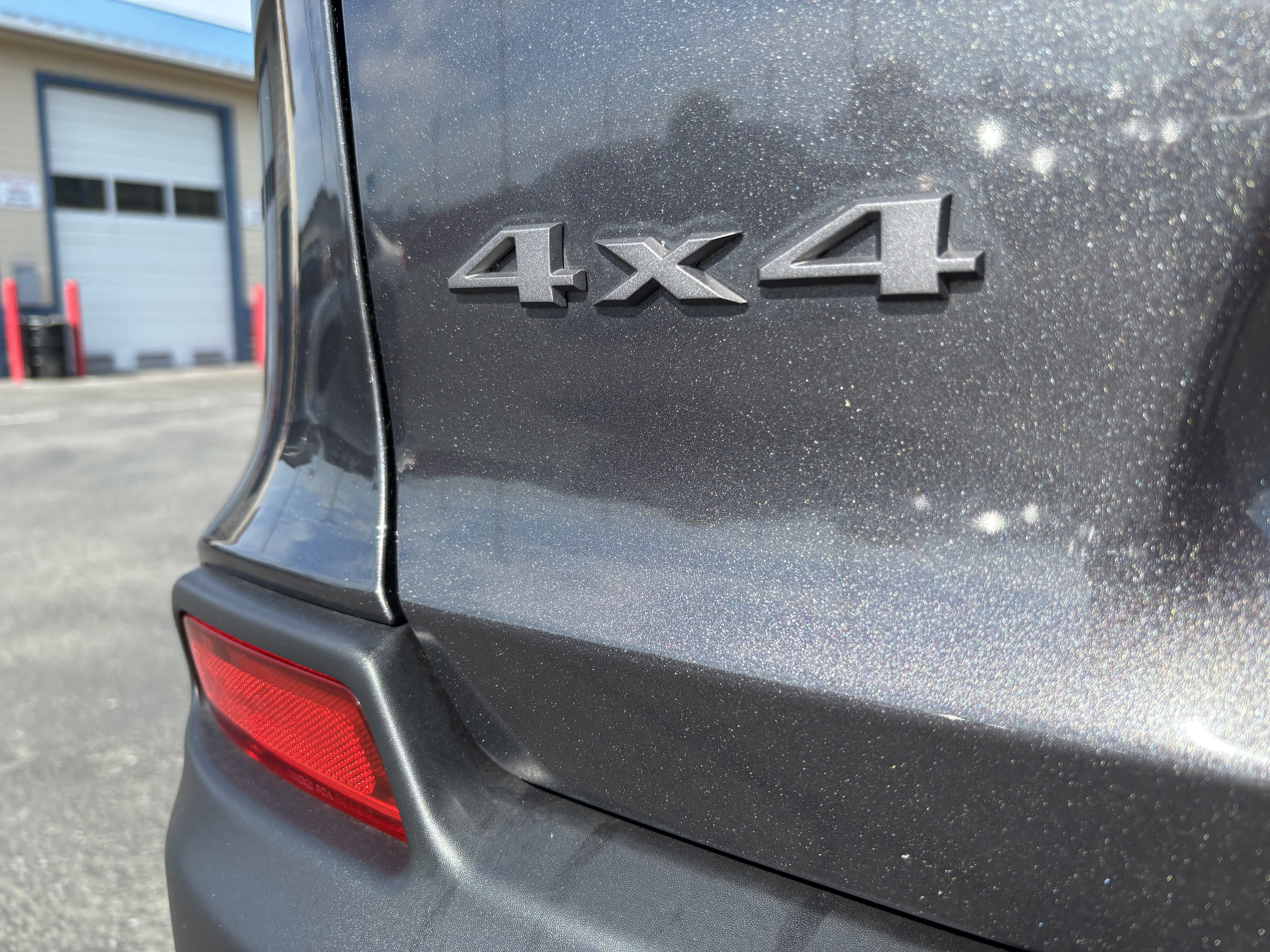 Used 2020 Jeep Cherokee Trailhawk w/ Cold Weather Group AWD/4WD image 11