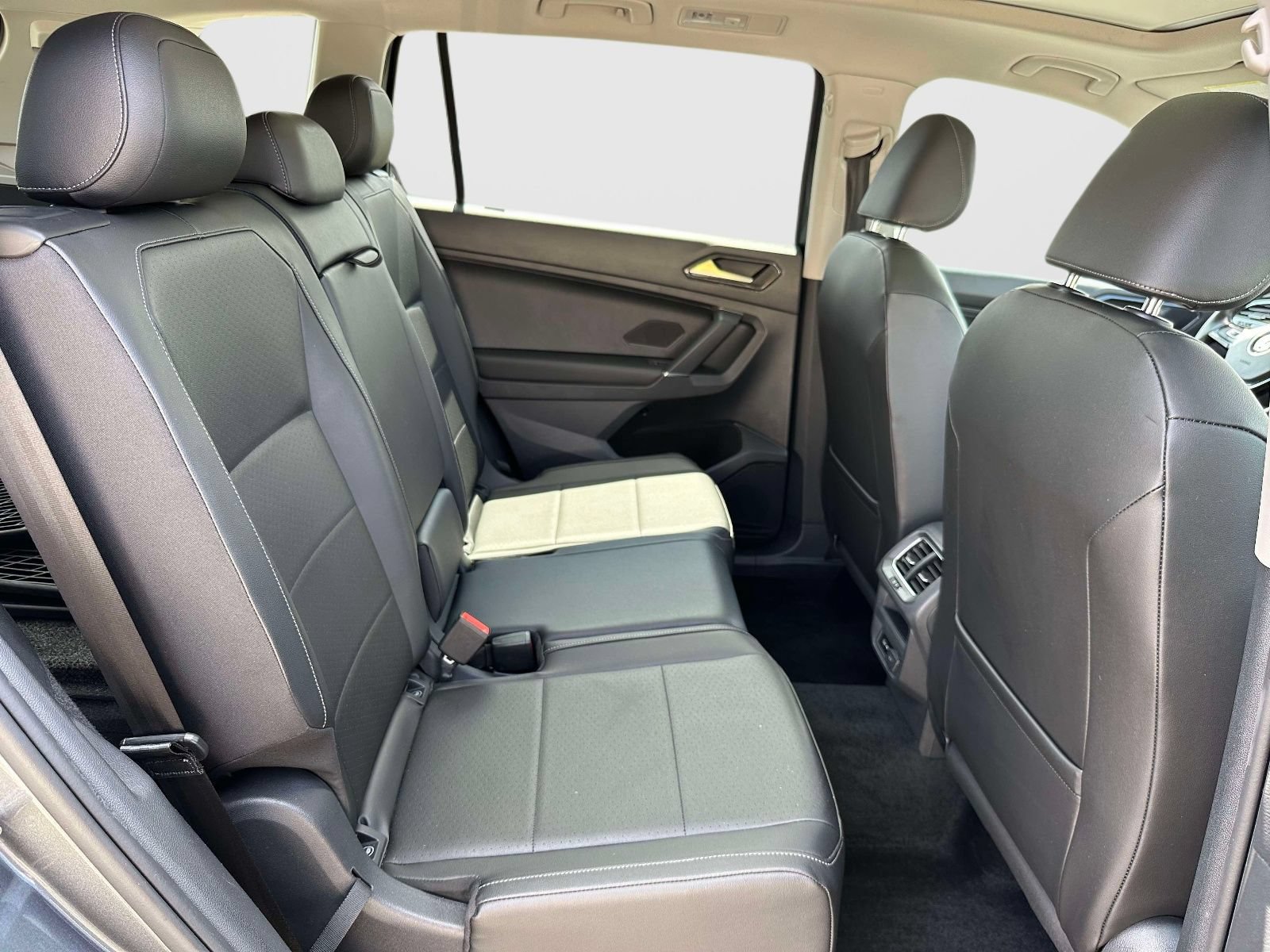 Used 2018 Volkswagen Tiguan SE FWD image 11