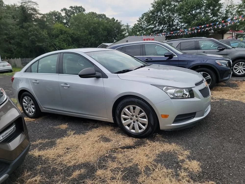 Used 2011 Chevrolet Cruze LS w/ Connectivity Package FWD image 3
