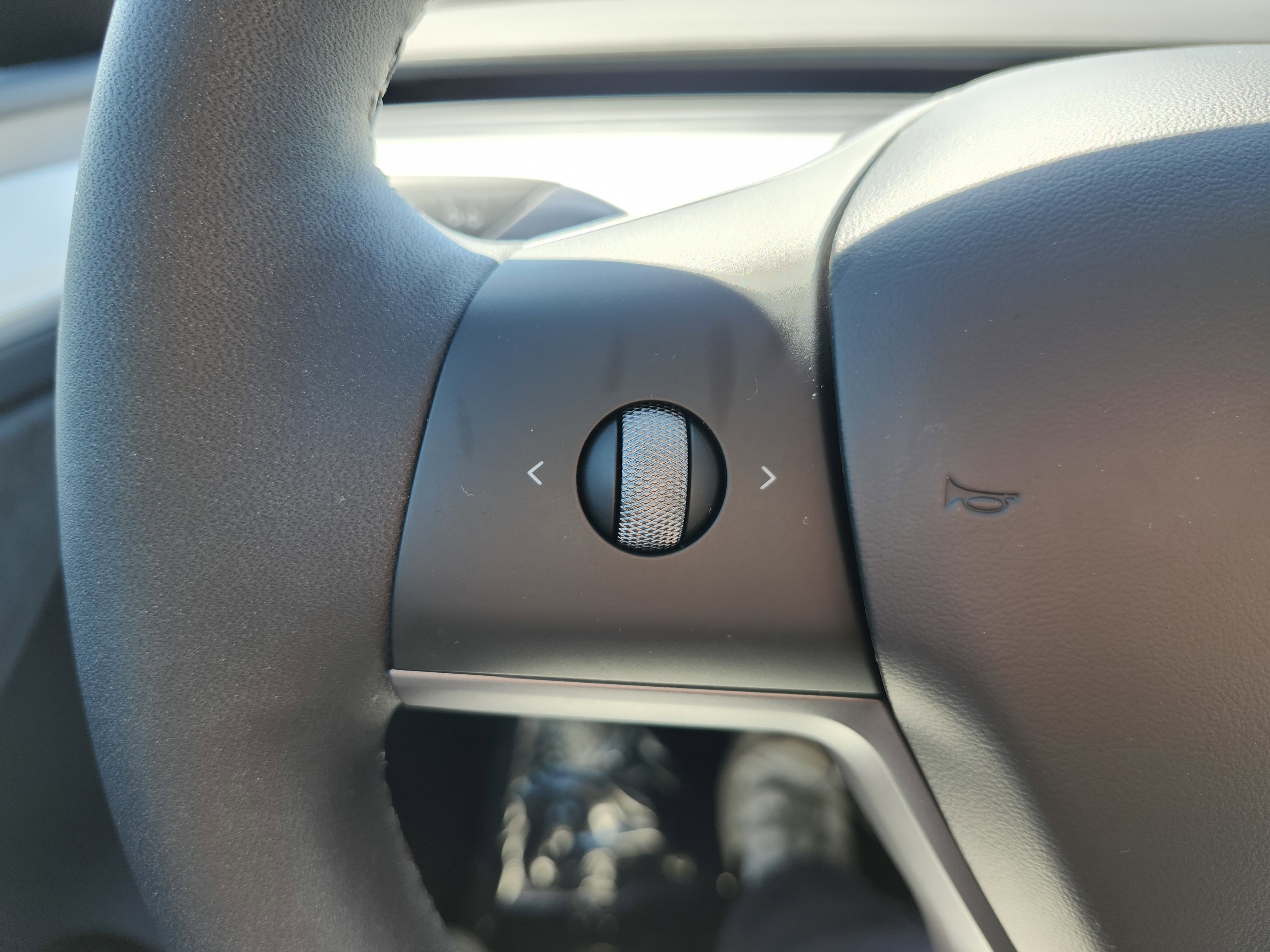 Used 2024 Tesla Model Y Long Range AWD/4WD image 38