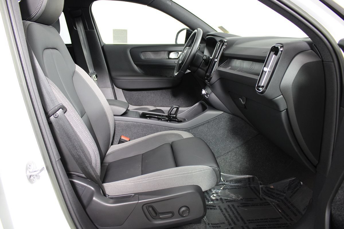 Used 2023 Volvo XC40 Recharge Ultimate AWD/4WD image 28