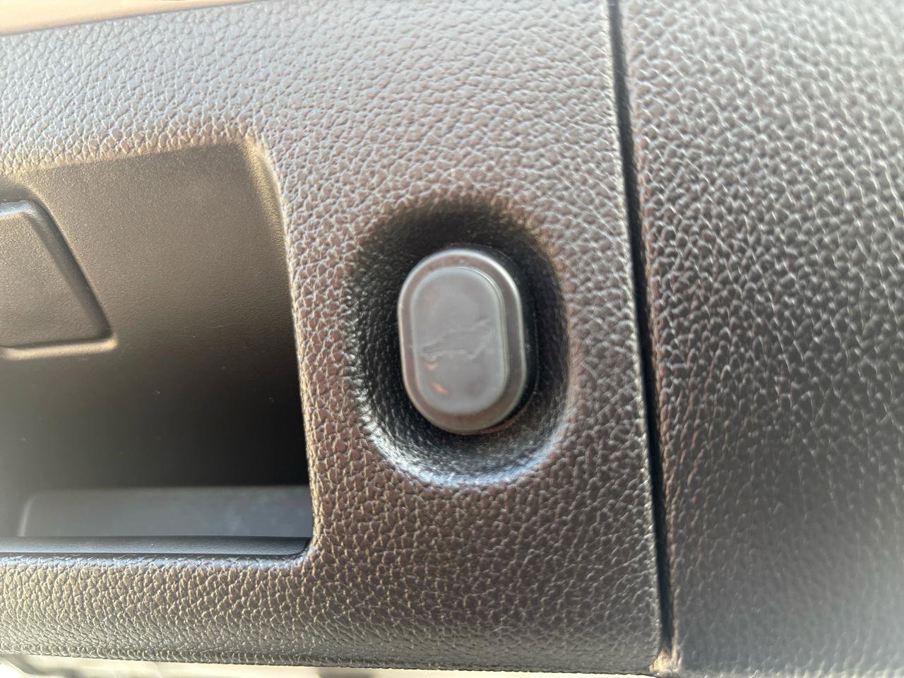 Used 2016 GMC Yukon Denali w/ Open Road Package image 19