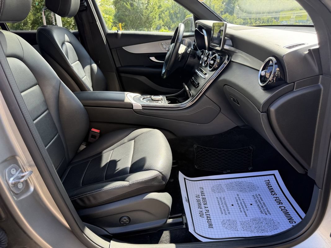 Used 2019 Mercedes-Benz GLC 300 4MATIC w/ Premium Package image 35