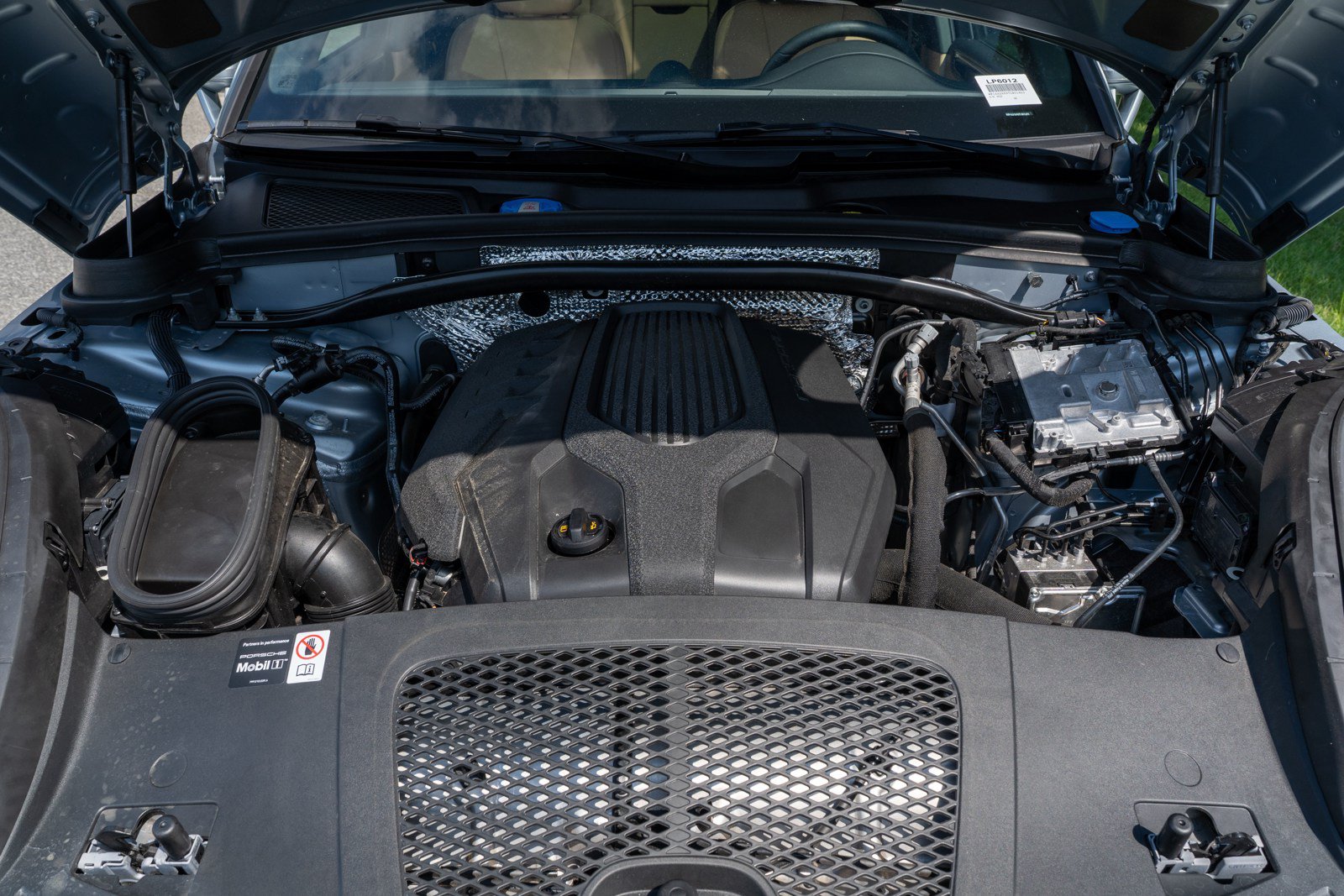 Certified 2026 Porsche Macan AWD/4WD image 17