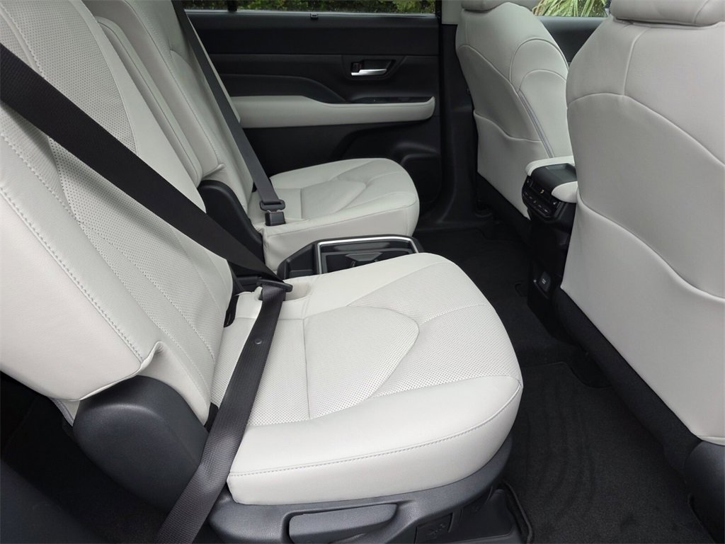New 2026 Toyota Grand Highlander Limited image 17