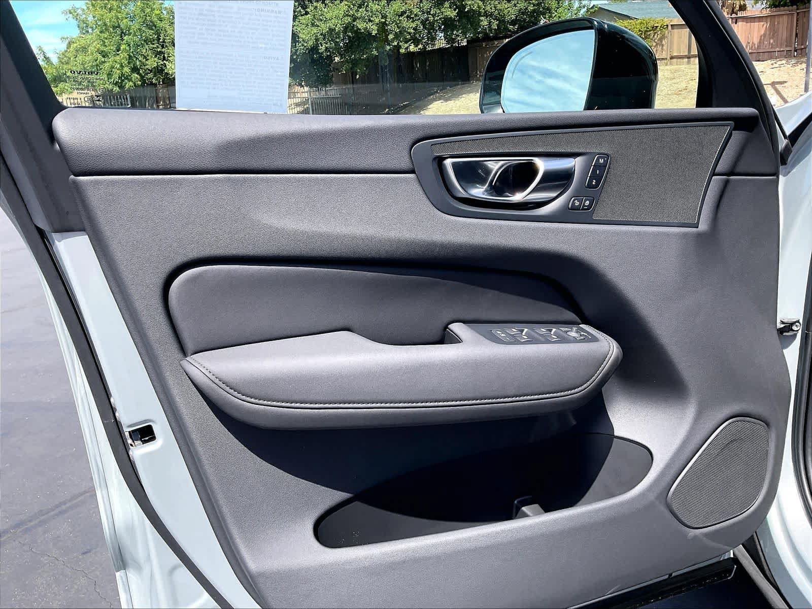 New 2027 Volvo XC60 B5 Core AWD/4WD image 24