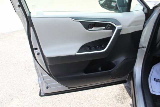 Used 2023 Toyota RAV4 Limited image 13