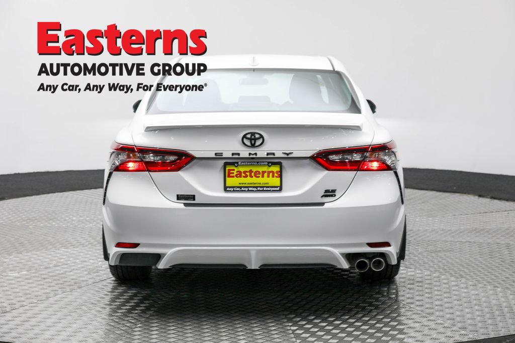 Used 2022 Toyota Camry SE image 6