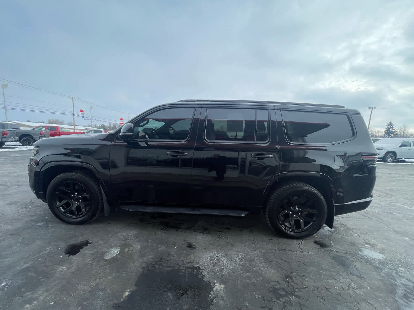 Used 2024 Jeep Wagoneer Series II image 6