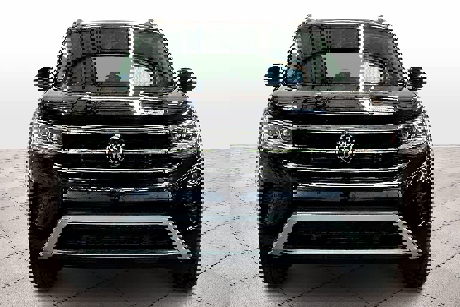 Used 2023 Volkswagen Atlas SE w/ Panoramic Sunroof Package image 3