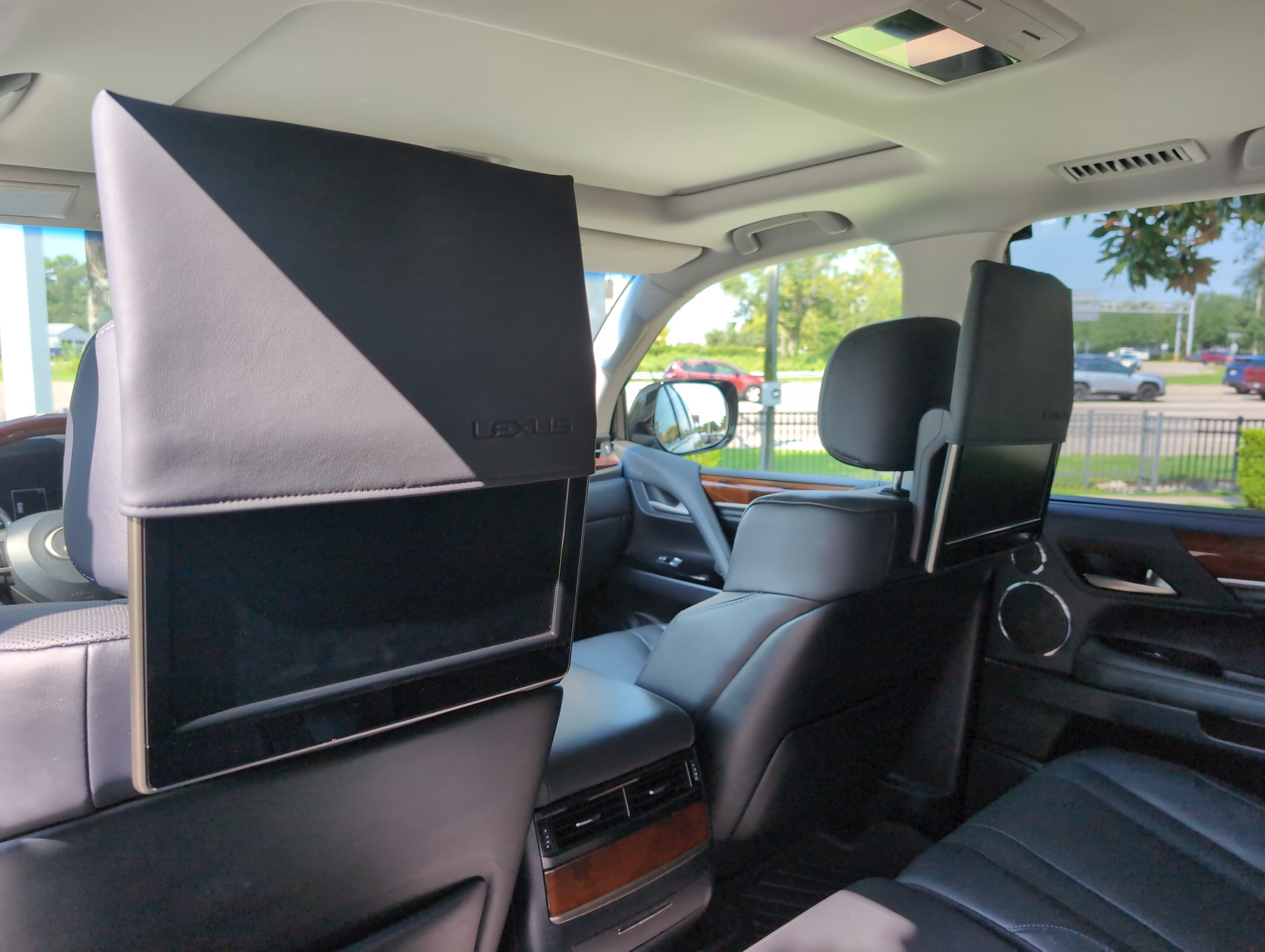 Certified 2020 Lexus LX 570 4WD w/ Luxury Package image 37