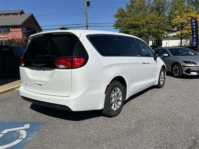 New 2026 Chrysler Voyager LX image 30
