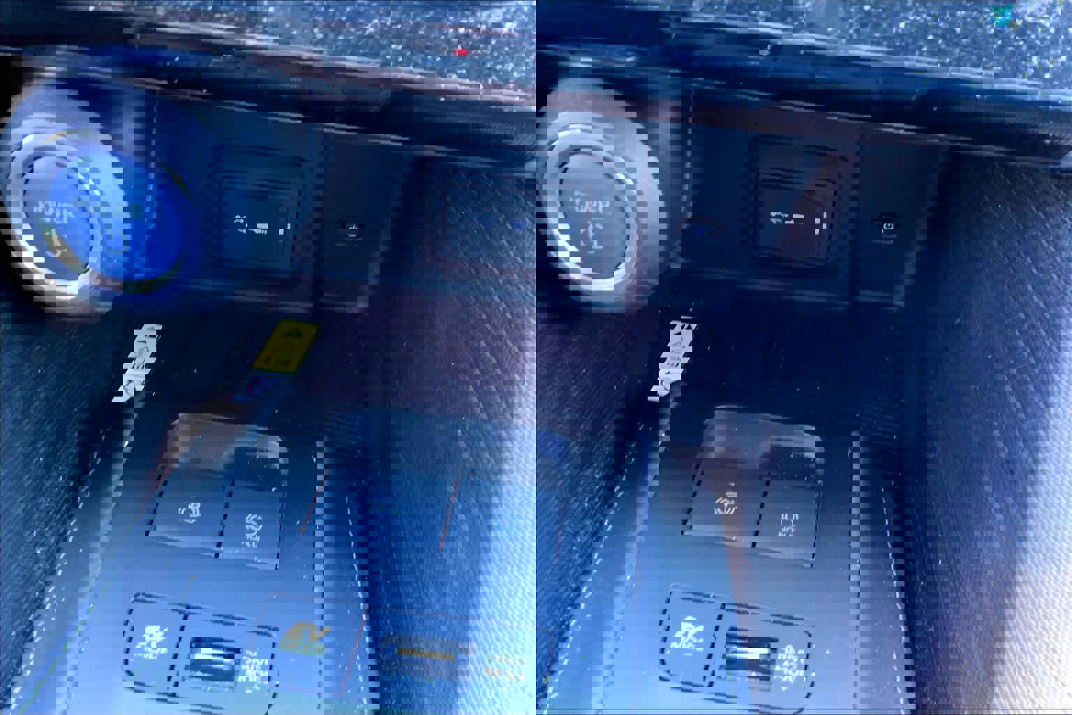 Used 2022 Toyota Venza Limited image 34