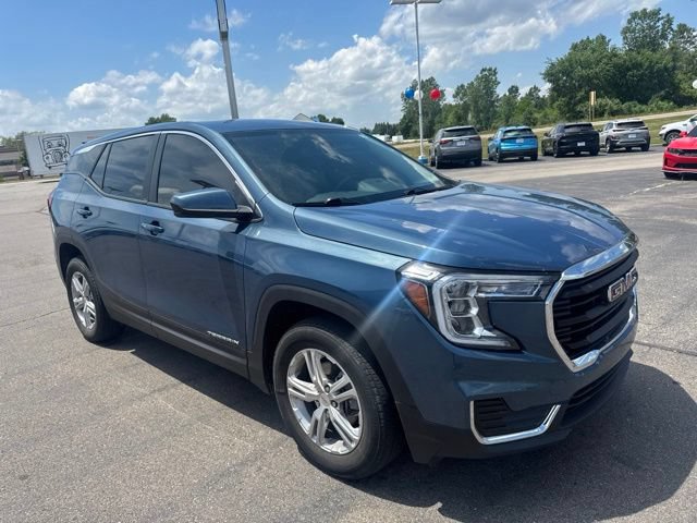 Used 2024 GMC Terrain SLE AWD/4WD image 3
