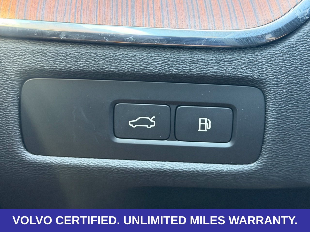 Certified 2024 Volvo XC60 T8 Plus w/ Protection Package Premier AWD/4WD image 20