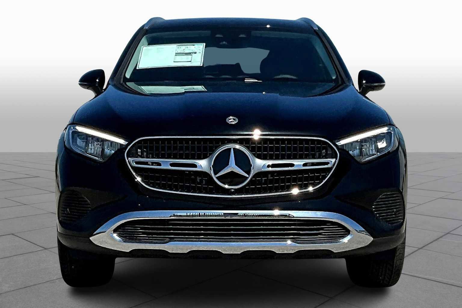 Used 2025 Mercedes-Benz GLC 350e 4MATIC image 3