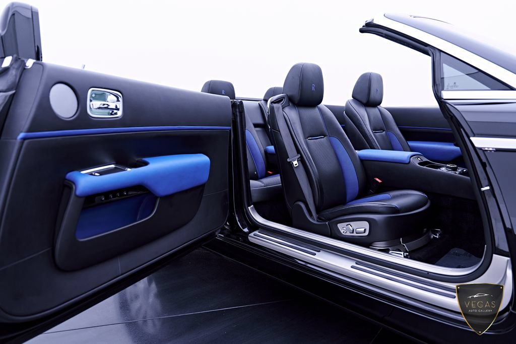 Used 2019 Rolls-Royce Dawn RWD image 38