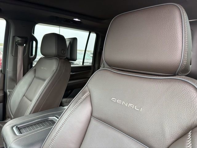 Used 2024 GMC Yukon XL Denali w/ Denali Reserve Package image 11