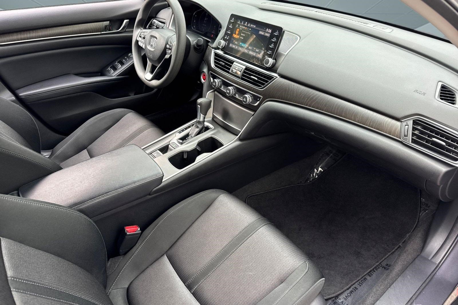 Certified 2018 Honda Accord EX image 32