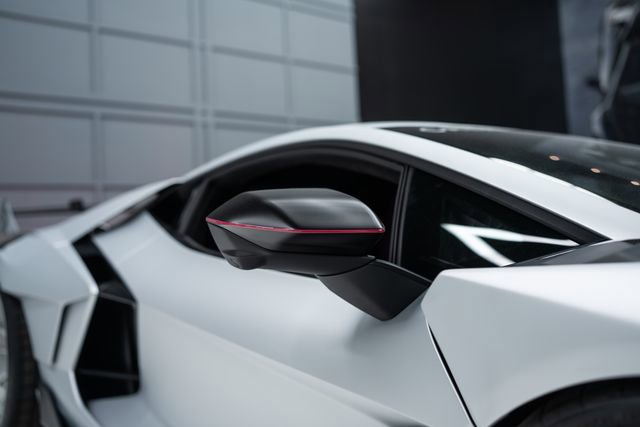 Used 2025 Lamborghini Revuelto AWD/4WD image 34