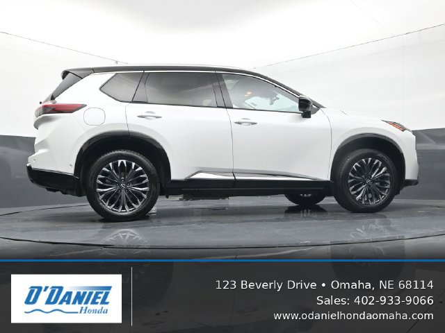 Used 2024 Nissan Rogue Platinum w/ Platinum Premium Package AWD/4WD image 13