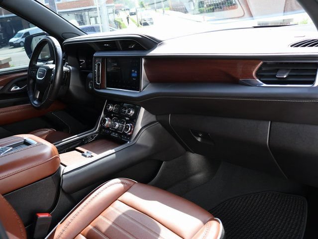 Used 2024 GMC Yukon Denali Ultimate AWD/4WD image 9