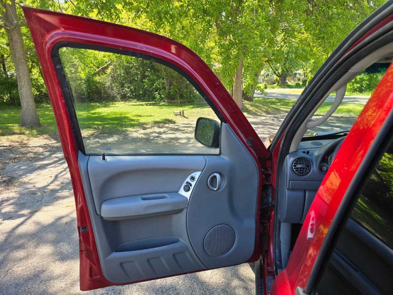 Used 2006 Jeep Liberty Limited AWD/4WD image 14
