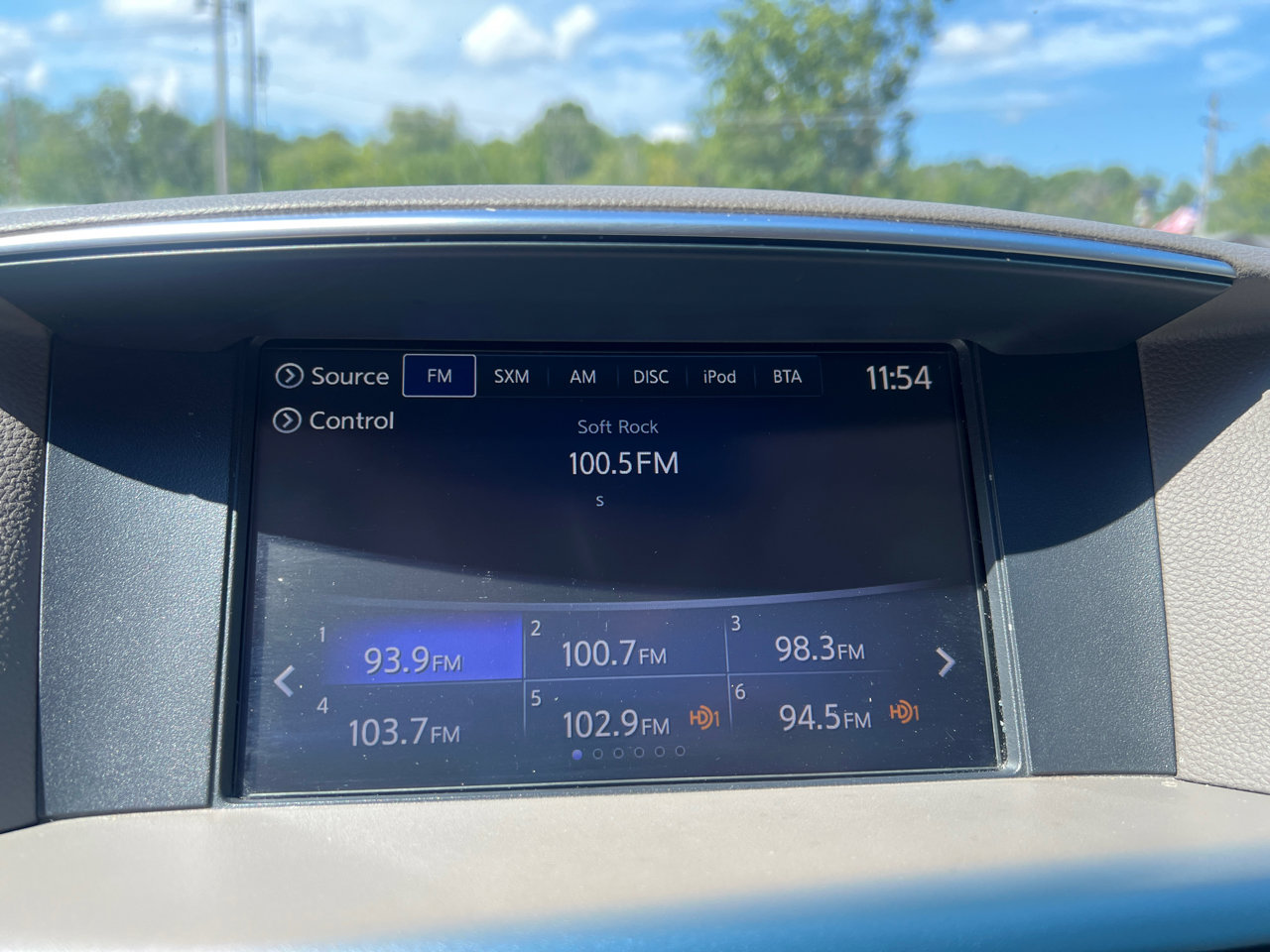 Used 2019 INFINITI Q70 Luxe image 23