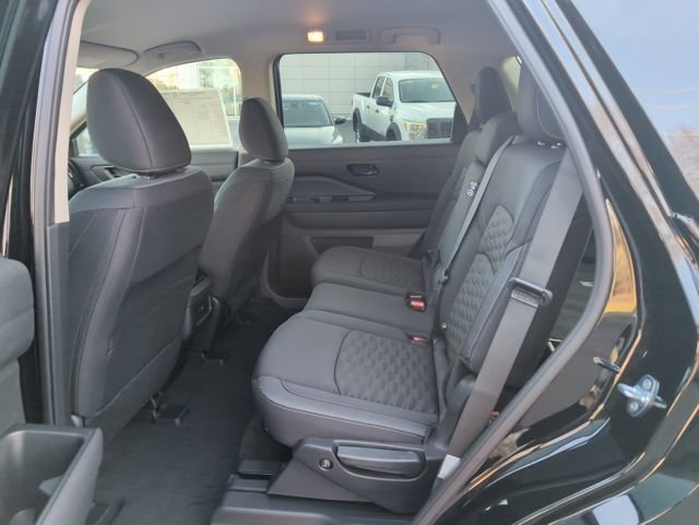 New 2025 Nissan Pathfinder SV image 10