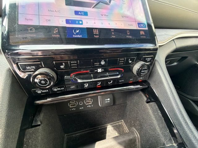 Used 2021 Jeep Grand Cherokee L Limited AWD/4WD image 24