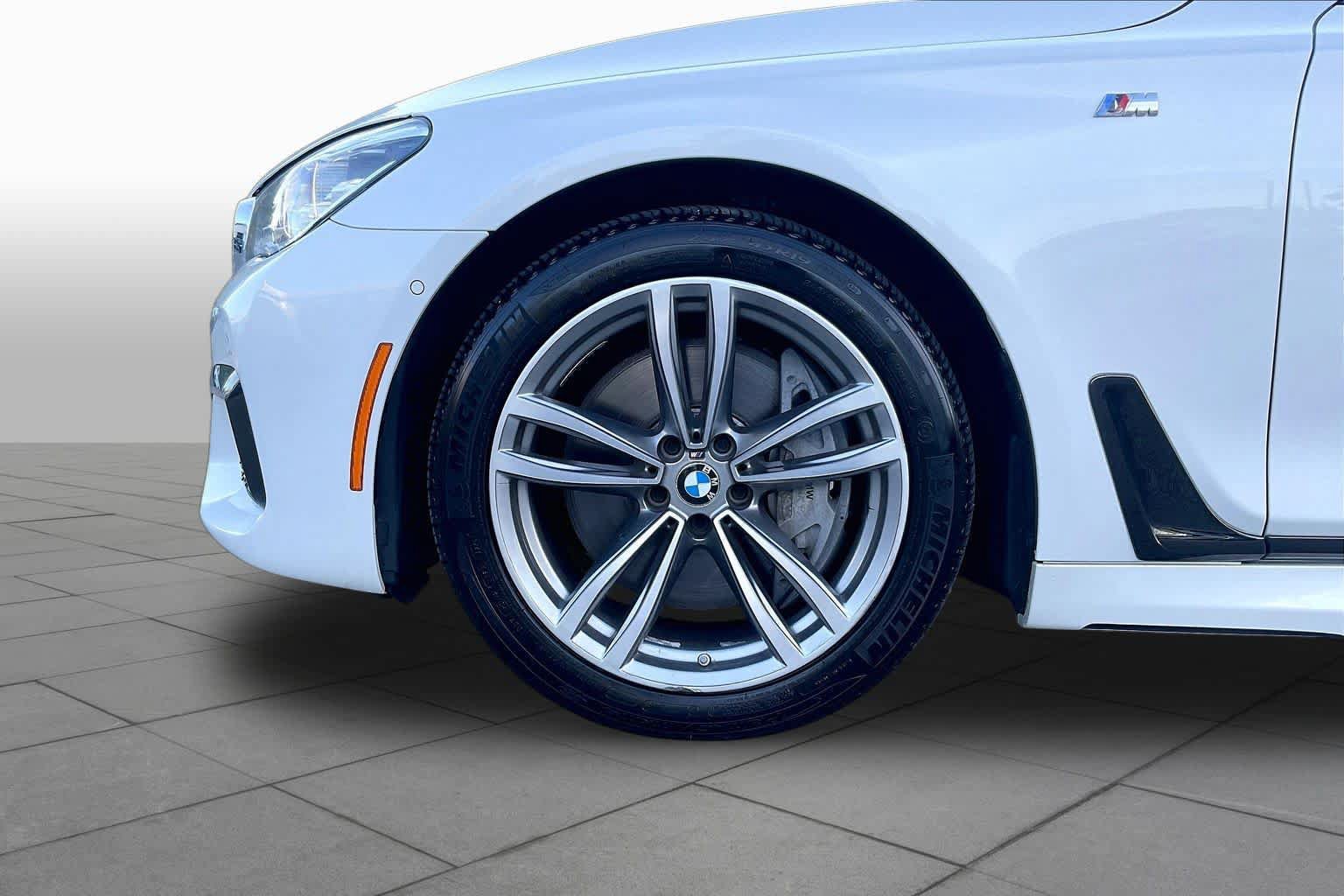 Used 2019 BMW 750i xDrive w/ M Sport Package AWD/4WD image 10